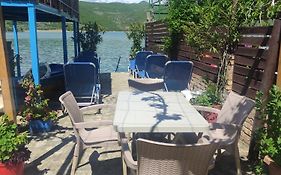 Erda Lakeside Guesthouse